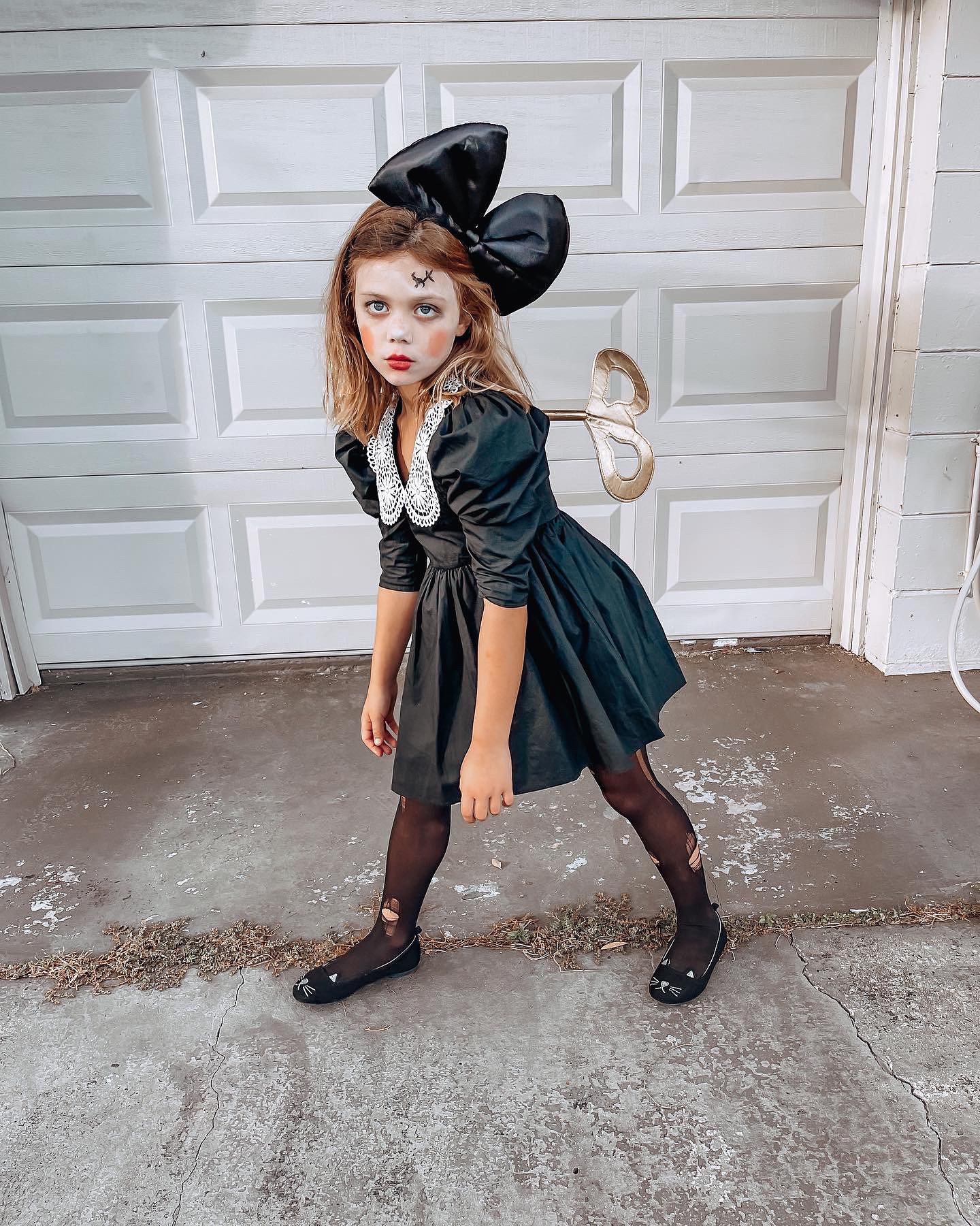 30 Cheap Halloween Family Costumes: girl posing as spooky windup doll for halloween 